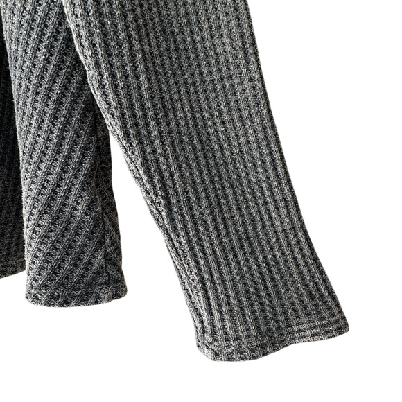 NWOT | GRAY LONG SLEEVE WAFFLE KNIT BABYDOLL TOP BUTTON FRONT V-NECK | SMALL - Picture 6 of 10